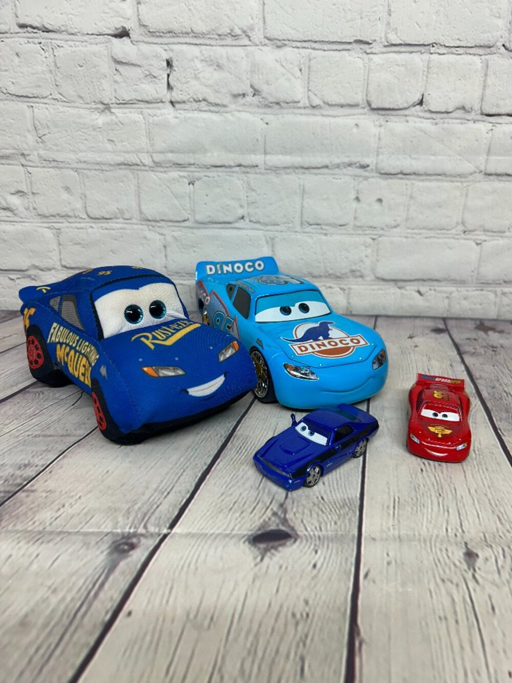 Disney Cars Toy Car Lot Dinoco Lightning McQueen Jada Toys
